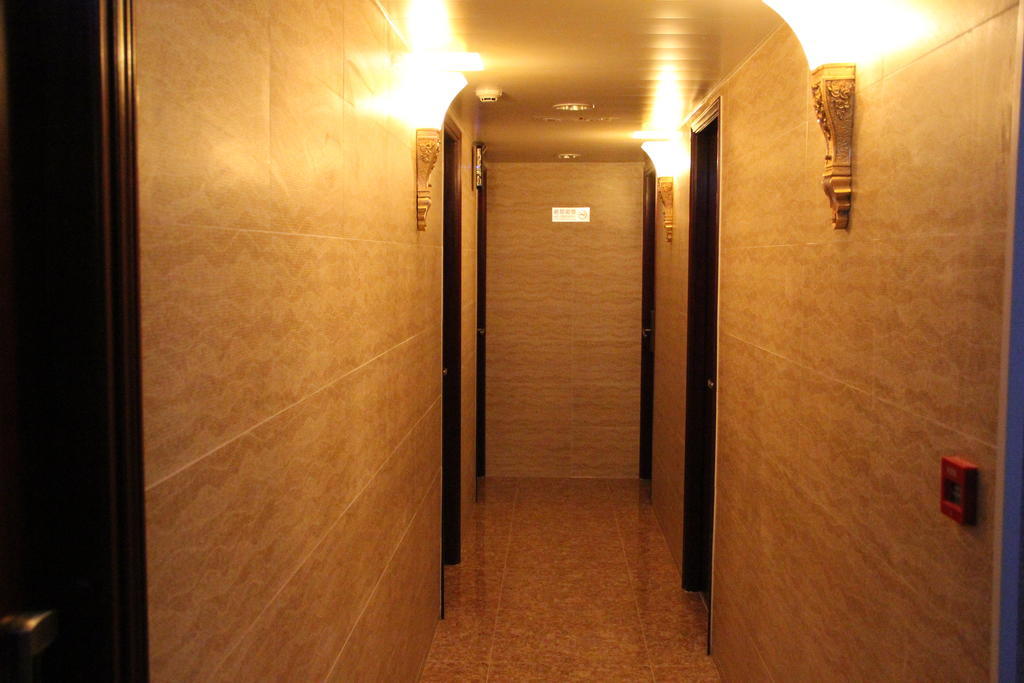 New Tokyo Hostel Гонконг Экстерьер фото